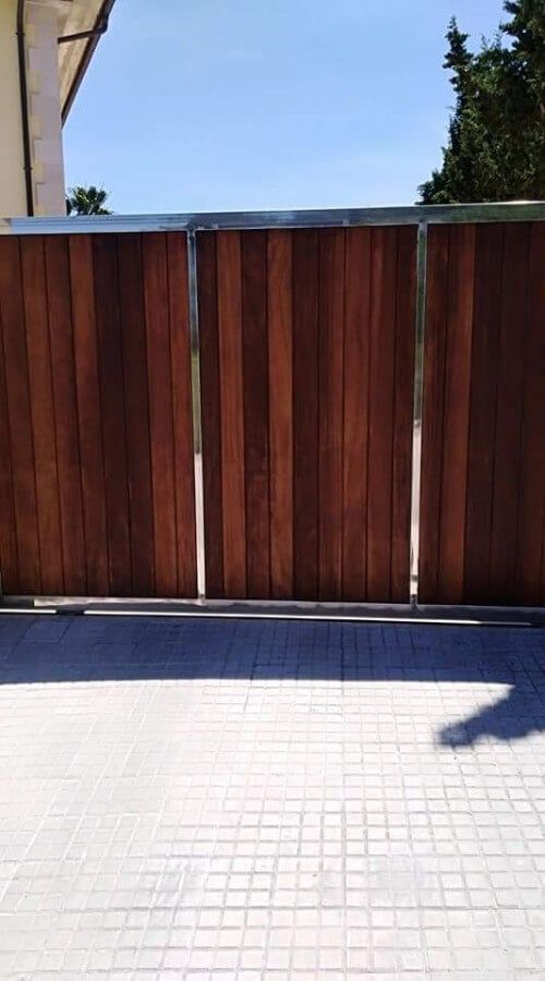 Pintures i decoració Bustins puerta de madera con tratamiento