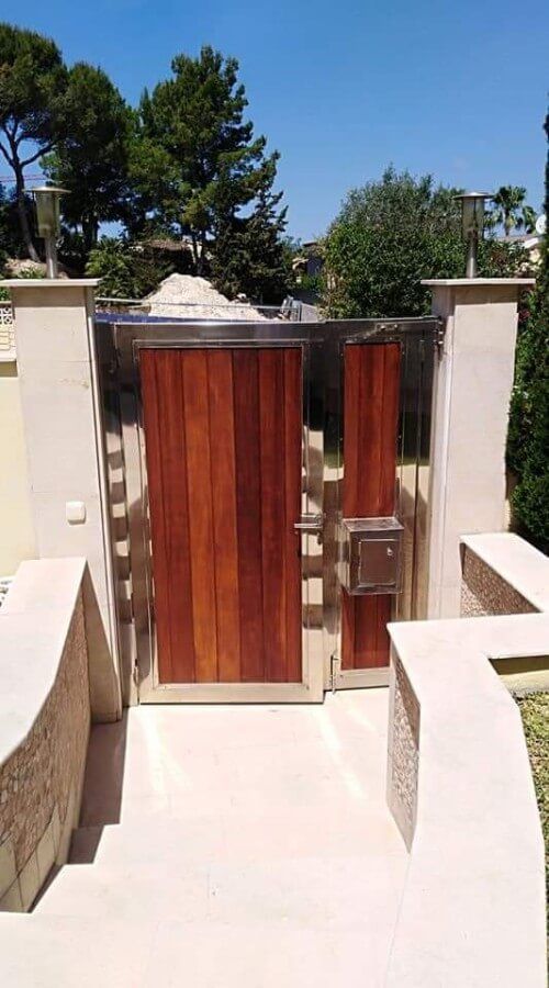 Pintures i decoració Bustins puerta exterior con tratamiento para madera