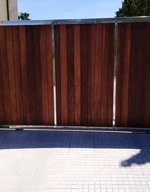 Pintures i decoració Bustins puerta de madera con tratamiento